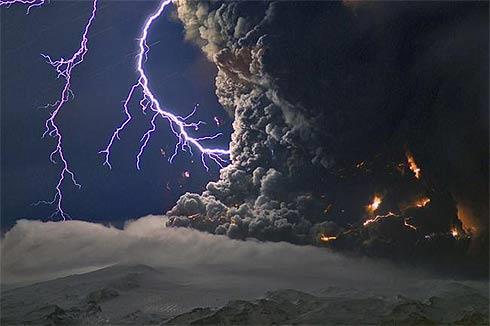 Vulcão Eyjafjallajökull Expeliu 140 milhões de metros