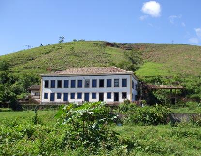 nenhuma / tombamento proprietário particular situação e ambiência fonte: IBGE - Barra do Piraí A fazenda está localizada nas proximidades da Serra da