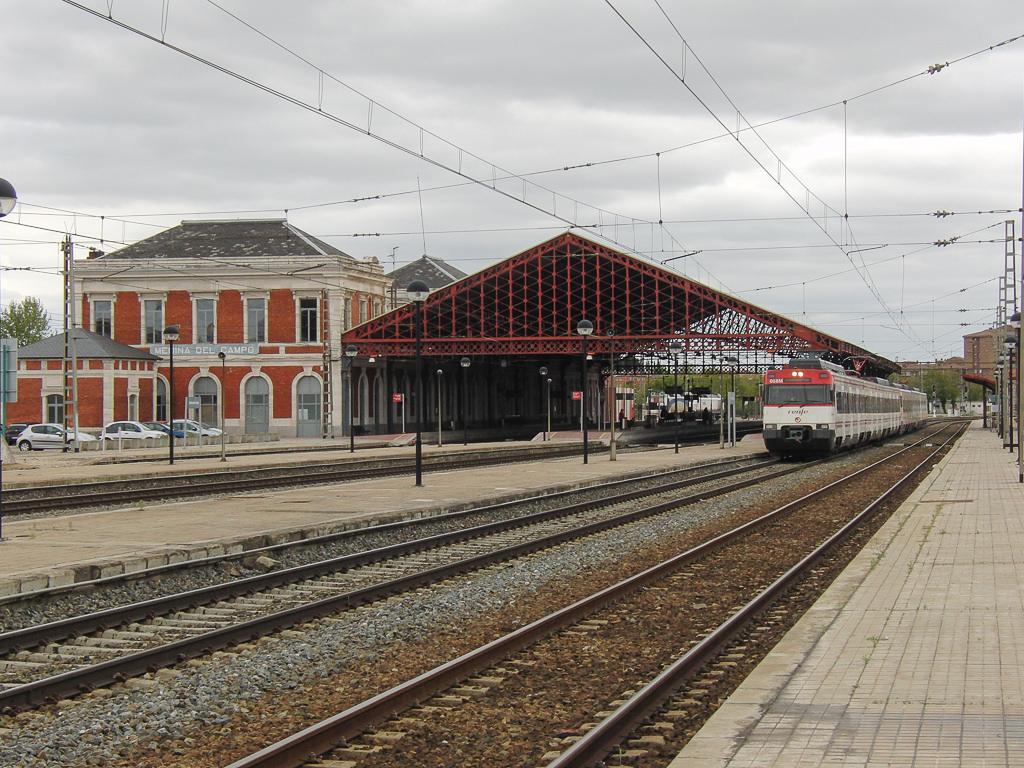 Aproveitando o facto de o dia 25 de Abril ser feriado em Portugal, um grupo de entusiastas do nosso fórum decidiu planear uma viagem a Medina del Campo, Espanha, a fim de aumentar o a caderneta de