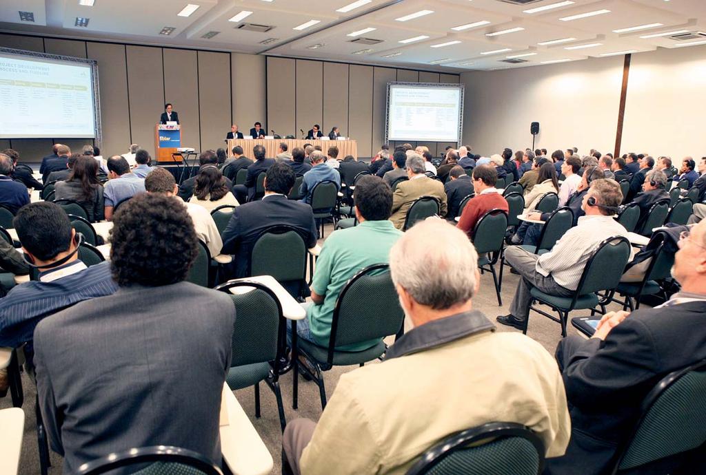 08 09 FOTO: 459 participantes assistiram às impactantes apresentações sobre o mercado fotovoltaico na América Latina e as novas tecnologias.