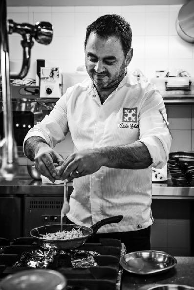 Biografia do Chef A criação de momentos mágicos e do factor surpresa, é o que representa com prontidão o Chef Carlos Robalo.