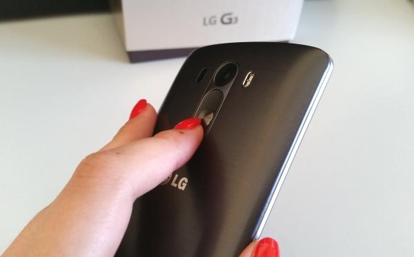 8. Como tirar um screenshot no LG G3? As capturas de ecrã são feitas com um toque em simultâneo no botão de Power e de diminuição do volume.