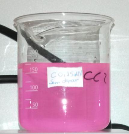 16 No terceiro experimento à solução de Rodamina B diluída a uma concentração 2,50 mg/l foram adicionados 0,15 gramas de catalisador (Nb 2 O 5 ), mantida sob radiação UV e com agitação constante.