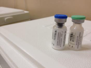Vacina meningocócica C (conjugada) Monodose, liofilizado + diluente com hidróxido de alumínio. Dose: 0,5 ml IM ântero-lateral da coxa. Conservação:+2ºC e +8ºC Não pode ser congelada.