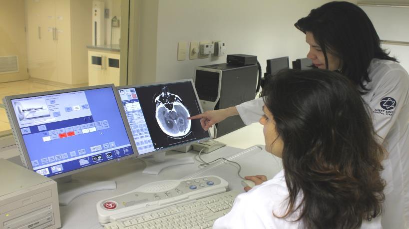 Os protocolos da radioterapia diferem para cada serviço e pode variar a espessura do corte, a velocidade da mesa, a energia da radiação (kv) e a quantidade de radiação (ma).