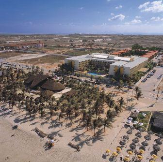 78 urbano, o que se reflete na quase ausência de terrenos para novas construções, a Praia do Futuro sofre de algo bem distinto. Imagem 17.