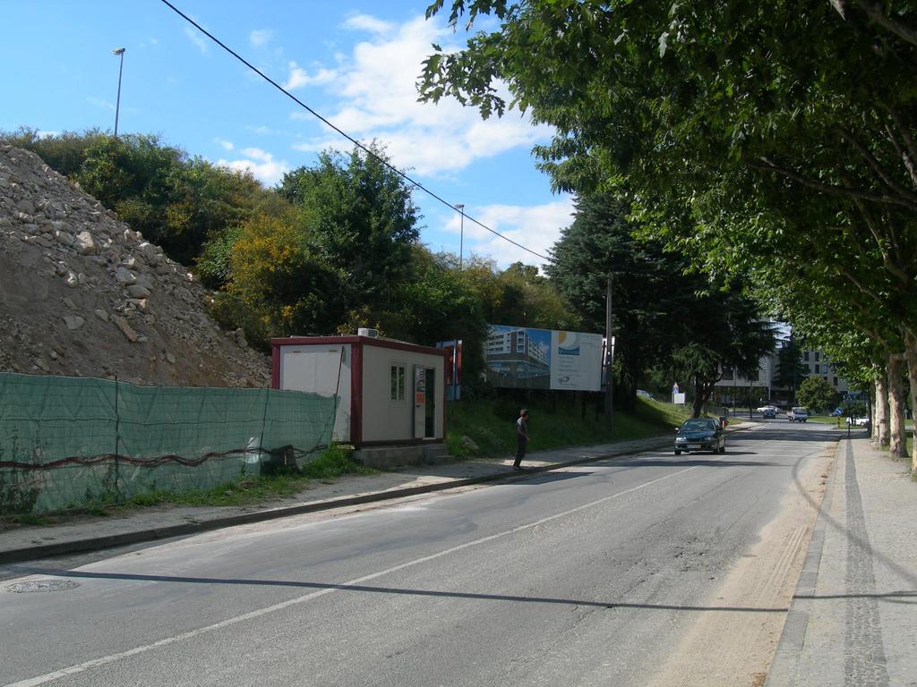 estacionamento aduzido a uma nova frente urbana