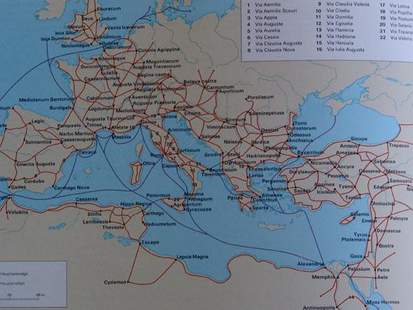 Todo império romano era interligada pelas estradas romanas.