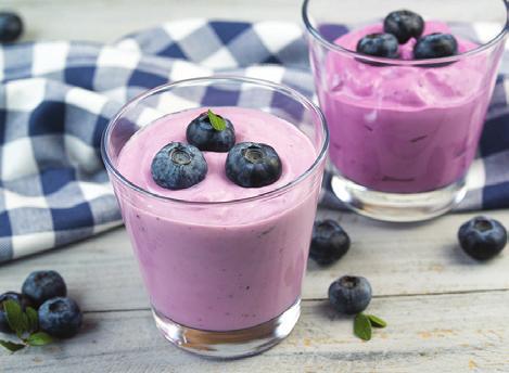 Mousse de Açaí 100g de polpa de açaí sem açúcar 1 copo de bebida vegetal (com menos de 6g de açúcar por 200ml) ou de leite magro 1 colher de sopa de mel 2 ovos 4 folhas de gelatina incolor 1 - Com a