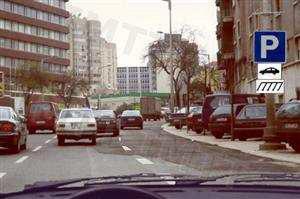 10 Este sinal indica: Estacionamento autorizado. Estacionamento para táxis. Parque de campismo.