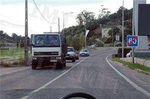 D Deixa de ser obrigatória a distância de segurança máxima de 60m face ao veículo da frente.