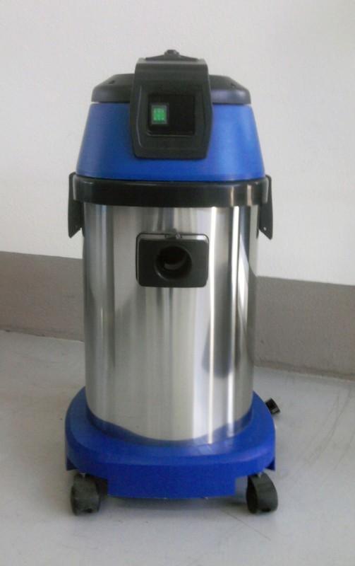 Storm 30 LITROS é um aspirador de líquidos e poeiras profissional para utilização intensiva.