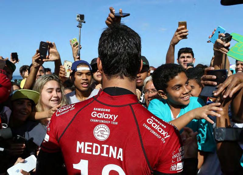 No Brasil, Medina tem primeiro acordo só para o exterior POR ERICH BETING Gabriel Medina está no Rio de Janeiro para a disputa da etapa brasileira da liga mundial de surfe.