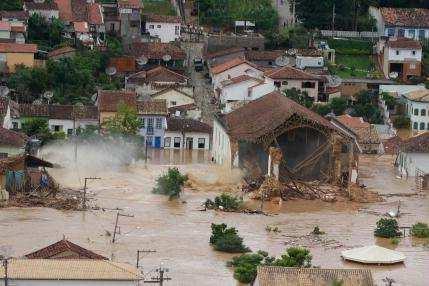 1 Introdução Ano após ano as notícias sobre inundações e as fatalidades ou prejuízos decorrentes das mesmas estão cada vez mais constantes no nosso cotidiano.