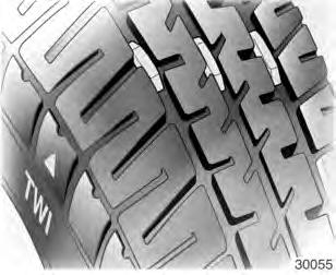Cuidados com o veículo 241 Pressão dos pneus 3 277 e na etiqueta da moldura da porta dianteira esquerda. Os dados de pressão dos pneus referem-se a pneus frios.