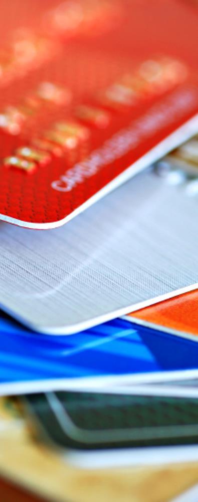 Aplicações dos plásticos Financeiro (dinheiro de plástico) Os cartões de crédito, que são feitos de plástico, tem conquistado o mercado, assim como outros tipos de cartões (crachás, fidelidade,