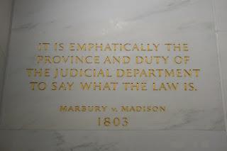 ORIGEM HISTÓRICA Marbury x Madison 1803 - EUA Primeira vez que um Tribunal declarou a inconstitucionalidade de uma lei