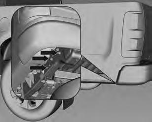 O olhal de reboque se localiza na parte dianteira do veículo sob o para-choque. O motorista deverá estar dentro do veículo para virar a direção e acionar os freios.