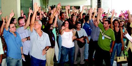 A reunião da Comissão Mista de Orçamento do Congresso Nacional incluiu na pauta o PLN e o aprovou em outubro, mas a votação no Congresso só ocorre no final de novembro.