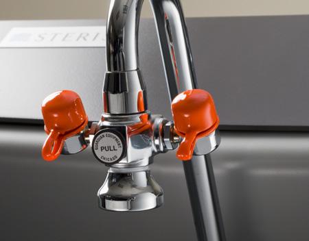 descontaminação ideal das mãos Single-station sink shown with foot pump soap dispenser accessory Temperatura ideal da água - a