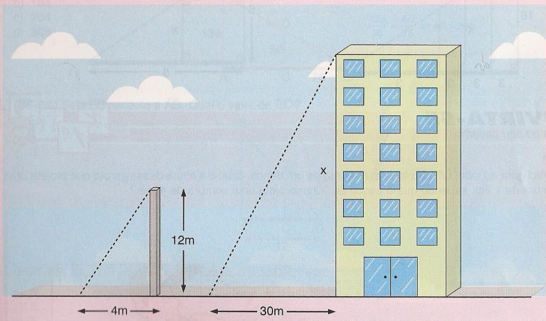 43) Na figura abaixo, um garoto está em cima de um banco.