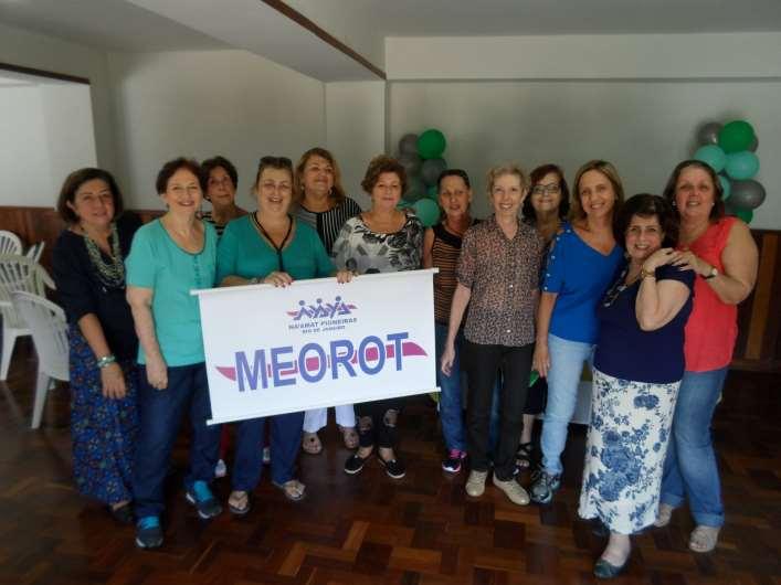 NA AMAT RIO NA CONFRATERNIZAÇÃO DE FINAL DE ANO DO SNIF MEOROT A chaverá Raquel Erlich recebeu a família MEOROT em sua residência de Teresópolis no dia 06/12/2015.