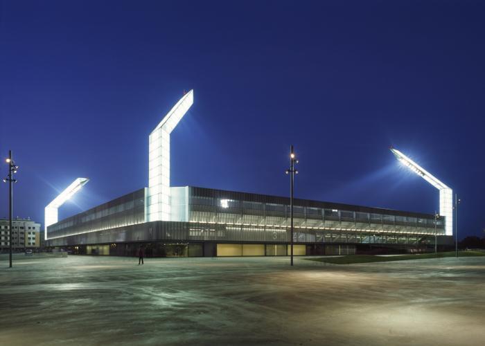 Estádio do vitória novo 3D Espaços funcionais e modificados são muitas as pessoas que os fazem, e hoje em dia e normal fecharem uma marquise ou transforma-la num quarto, acho que sim, eu na minha