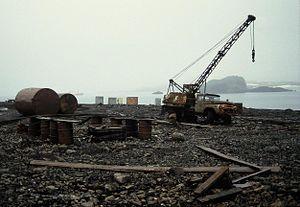 Protocolo ao Tratado da Antártida sobre Proteção ao Meio Ambiente Negligência na Base Russa de Bellinqshausen Entrou em vigor em 14/04/1998, com 27 artigos e 4 anexos.