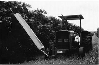 : q = 0,5 L e = 0,5 m L/ha D = 50 m Sistema BV BD (Barra Lateral) APLICAÇÃO LOCALIZADA APLICAÇÃO EM FAIXA Milho: Herbicida: 2 litros por hectare Área de 250 hectares: 500 litros?