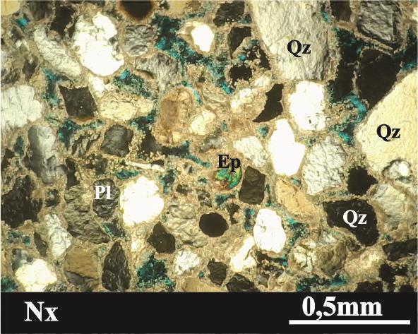 São predominantes no arcabouço das amostras descritas a presença de quartzo monocristalino (constituído por um único cristal), plagioclásio e microclínio (Figura 12A).