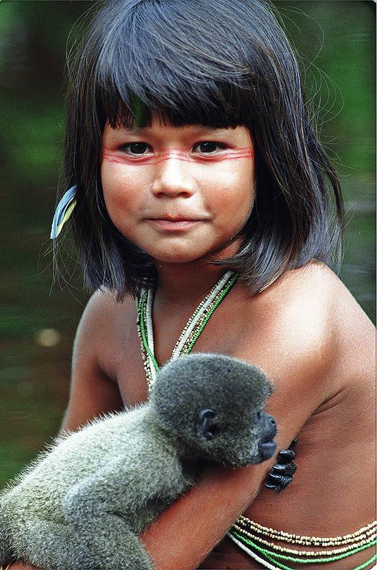 Tainá é uma menina indígena que vive com o avô na floresta. Ela vive grandes aventuras defendendo os animais da selva.