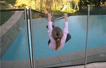 Definição de isolamento de piscina a crianças: É o ato de impedir por meio físico ou estrutural o acesso de