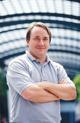 História do Linux A história começa em 1991 com o estudante universitário finlandês Linus Torvalds (21 anos) Olá a todos que usam o Minix - Estou fazendo um sistema operacional (livre - apenas como
