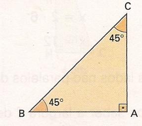 7) Em um triângulo retângulo isósceles, cada cateto