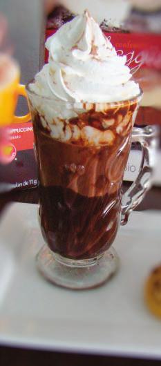 (Sorvete de creme, cappuccino, leite, chocolate em pó e