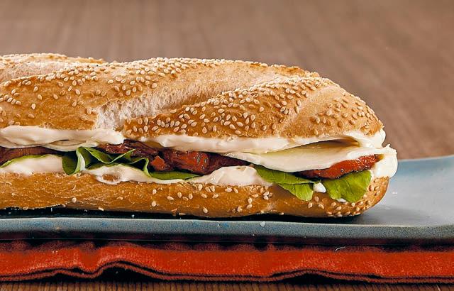 LANCHES NA BAGUETE (aproximadamente 60 cm - serve de 3 a 4 pessoas) MINILANCHES (porções individuais - pães de 30 g) Minilanche no pão médio Pão francês, francês integral, francês com parmesão e