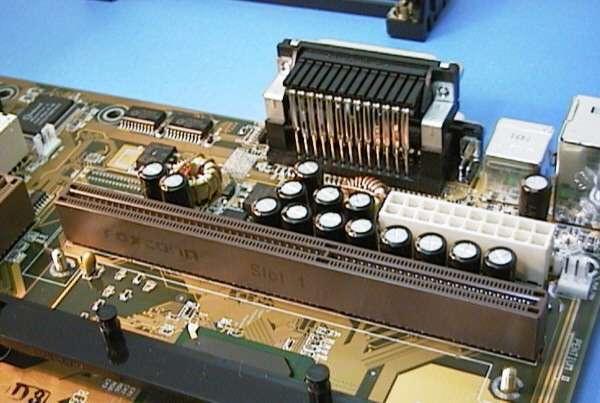 Atualmente encontramos três tipos de soquetes ZIF: Soquete 370 (Pentium III e Celeron), Socket A (Athlon e Duron) e Socket 432, usado pelo Pentium 4.