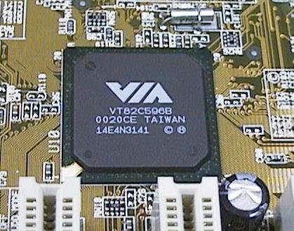 barramentos, interfaces USB e interfaces de som e vídeo. Figura 3.13 Um dos componentes de um chipset.