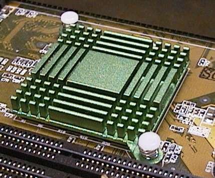 Bateria As placas de CPU possuem uma bateria, em geral de lítio, em forma de moeda, que serve para manter em