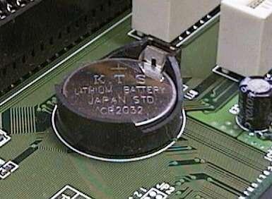 3-9 Figura 3.14 Bateria que alimenta o chip CMOS. BIOS O BIOS é um programa que fica armazenado em uma memória ROM, na placa de CPU.