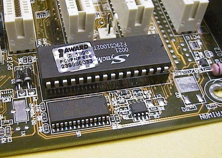 15 BIOS da placa de CPU. OBS: BIOS significa Basic Input-Output System (sistema básico de entrada e saída).
