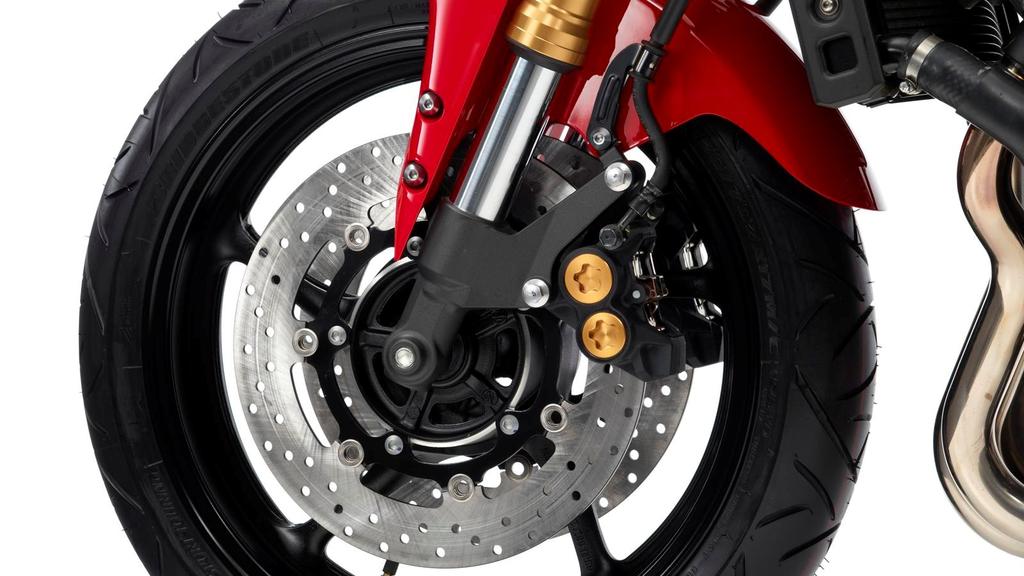 Ergonomia compacta Ao conduzir esta moto potente, verificará que a ergonomia da FZ8 é extremamente compacta.
