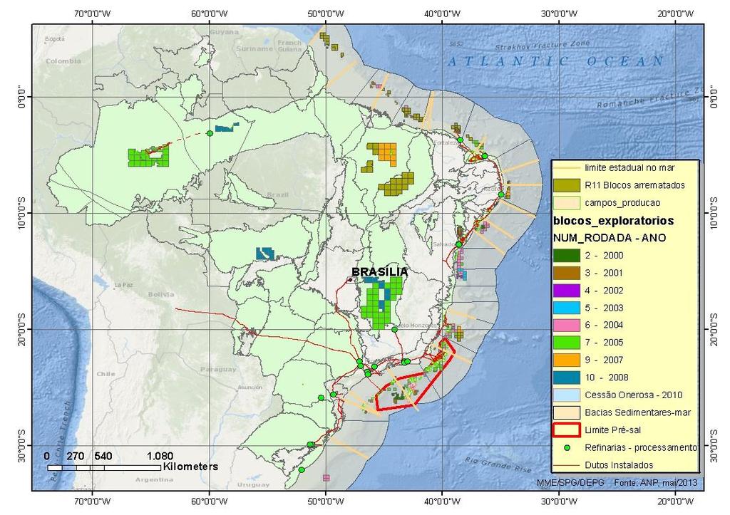 Atividades de E&P no Brasil - 2013 7,5 milhões km² de bacias sedimentares 2,8 milhões km² com potencial para óleo e gás 336,7 mil km² de área concedida (campos e