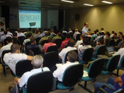 PREVENÇÃO DE ACIDENTES AERONÁUTICOS É DESTAQUE EM SALVADOR Mais de 70 profissionais da aviação civil e militar participaram da Jornada de Prevenção de Acidentes Aeronáuticos em Salvador BA, ocorrida