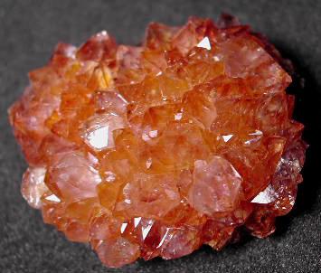 Cristal de rocha Ametista Exemplo de Mineral Alocromático Schorlita