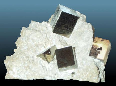estão representados cerca de 25% de todos os minerais conhecidos e, aproximadamente, 40% dos minerais mais comuns.