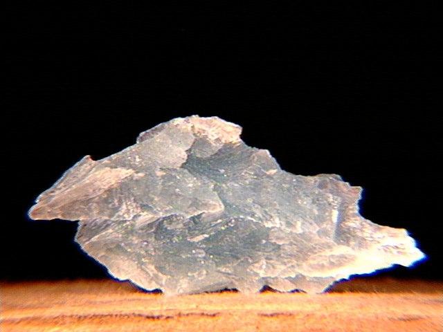 1 - Elementos Nativos Cerca de 20 elementos se encontram como minerais sob forma não combinada, dizendo-se que ocorrem no estado nativo.