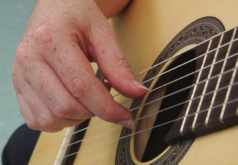 Depois de terminar sua música, mostre aos colegas e ouça também as músicas que eles criaram. Você também pode fazer nas outras cordas (2ª e 1ª). Aula 2 Atividade 2.