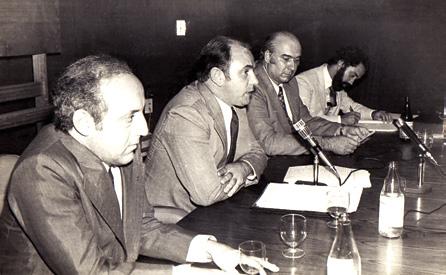 PUBLIC Diretoria em 1979, Becker fala ao microfone com Valfrè a sua direita 28 Diretoria ABC biênio 1975/1977 Presidente: Henrique Valfrè Vice-presidente: Waldo Eric Perez Roa Secretário geral: Klaus