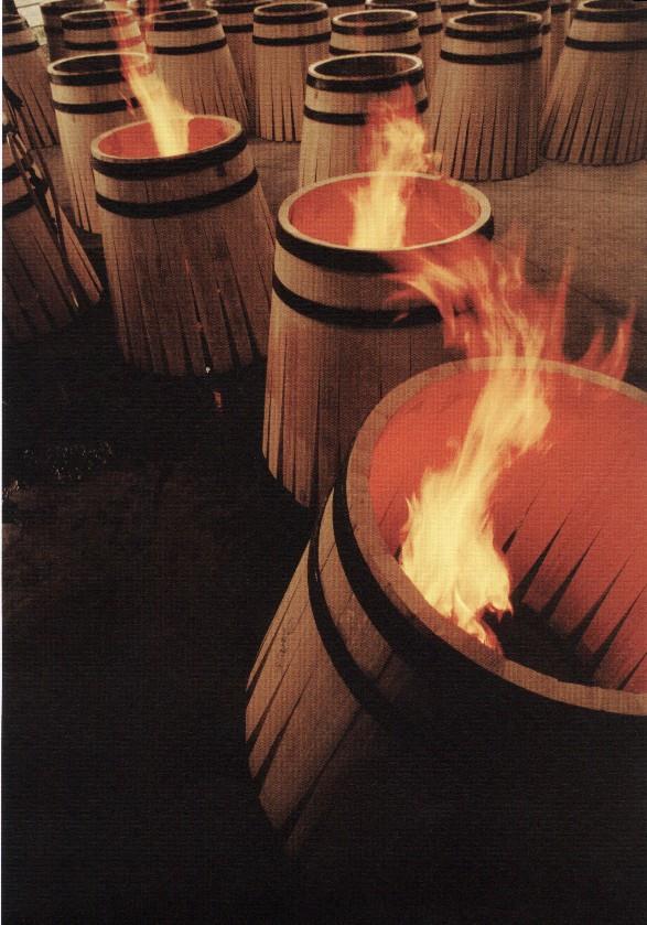 Traitement thermique du bois (Chauffe) Opération appliquée dans la confection de tonneaux pour le